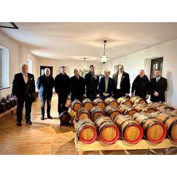 La foto di gruppo all'interno dell'azienda. Il presidente Bordin è il terzo da destra - La foto di gruppo all'interno dell'azienda. Il presidente Bordin è il terzo da destra