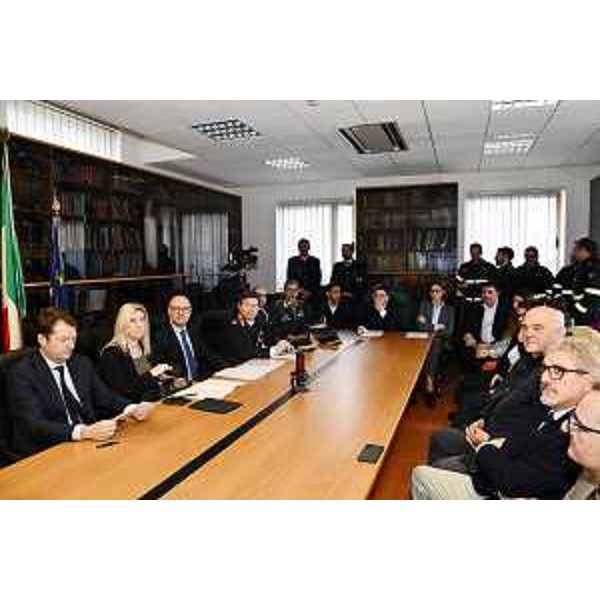 Un momento dell'incontro in Prefettura a Pordenone - Un momento dell'incontro in Prefettura a Pordenone