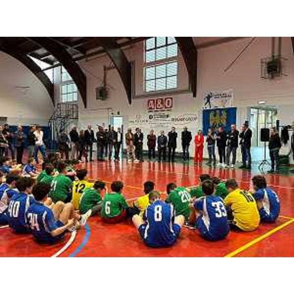 Un altro momento della cerimonia di intitolazione della palestra - Un altro momento della cerimonia di intitolazione della palestra