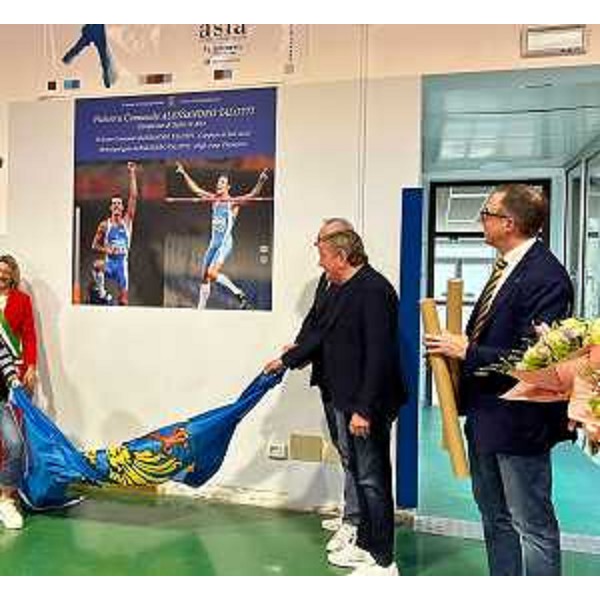 Il presidente Bordin e il presidente del Coni, Giorgio Brandolin, scoprono il pannello dedicato ad Alessandro Talotti - Il presidente Bordin e il presidente del Coni, Giorgio Brandolin, scoprono il pannello dedicato ad Alessandro Talotti