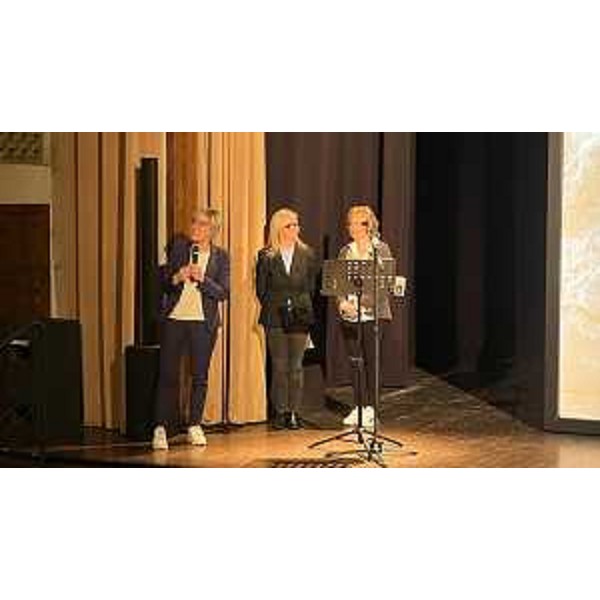 L'assessore regionale Barbara Zilli al Teatro mons. Lavaroni di Artegna - L'assessore regionale Barbara Zilli al Teatro mons. Lavaroni di Artegna