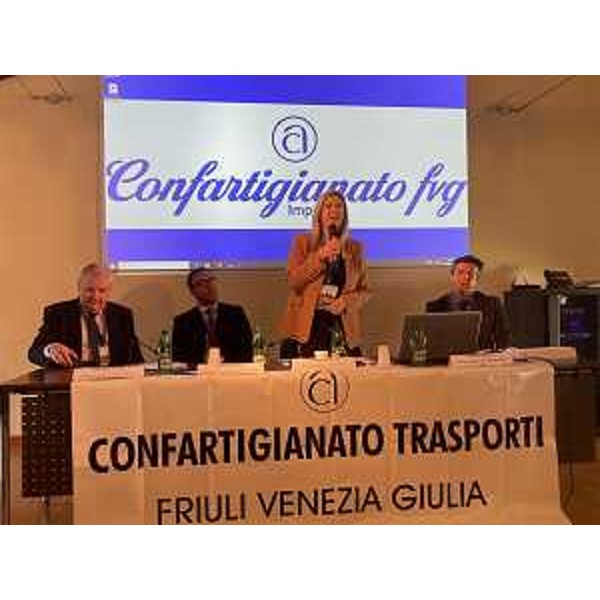 Lassessore regionale a Infrastrutture e territorio Cristina Amirante allassemblea regionale di Confartigianato trasporti - Lassessore regionale a Infrastrutture e territorio Cristina Amirante allassemblea regionale di Confartigianato trasporti