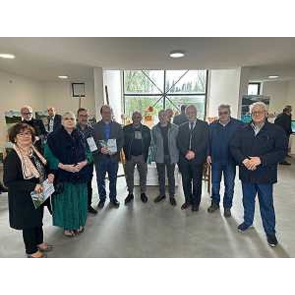 Il vice governatore con delega alla Cultura e sport Mario Anzil con gli artisti e i rappresnetanti istituzionali allinaugurazione della mostra al forte di Osoppo - Il vice governatore con delega alla Cultura e sport Mario Anzil con gli artisti e i rappresnetanti istituzionali allinaugurazione della mostra al forte di Osoppo 