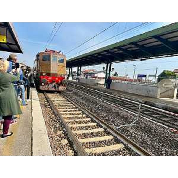 L'arrivo del treno storico alla stazione di Latisana - L'arrivo del treno storico alla stazione di Latisana