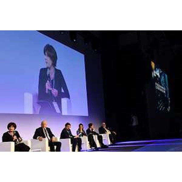 L'assessore Rosolen sul palco del "Selecting Italy" alla tavola rotonda dedicata al Super computing per l'attrazione degli investimenti. - L'assessore Rosolen sul palco del "Selecting Italy" alla tavola rotonda dedicata al Super computing per l'attrazione degli investimenti. 