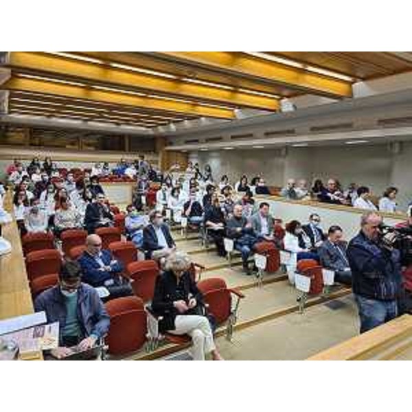 I partecipanti alla giornata di studio che si è svolta nella sala convegni del Cro di Aviano. - I partecipanti alla giornata di studio che si è svolta nella sala convegni del Cro di Aviano.