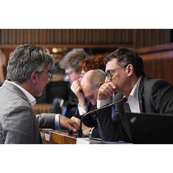 Il capogruppo della Lega, Antonio Calligaris, a colloquio con il presidente della Terza Commissione, Carlo Bolzonello - Il capogruppo della Lega, Antonio Calligaris, a colloquio con il presidente della Terza Commissione, Carlo Bolzonello