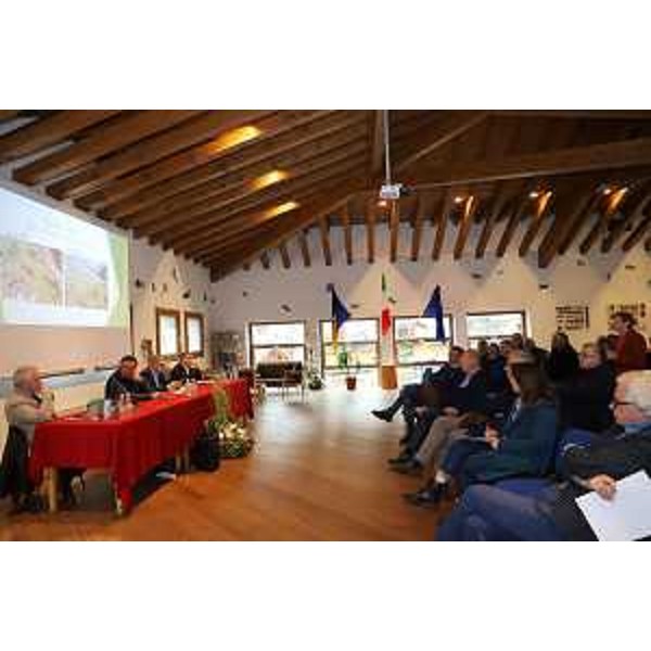 Un momento del convegno organizzato a Sutrio sull'agricoltura in montagna, con l'assessore Stefano Zannier - Un momento del convegno organizzato a Sutrio sull'agricoltura in montagna, con l'assessore Stefano Zannier