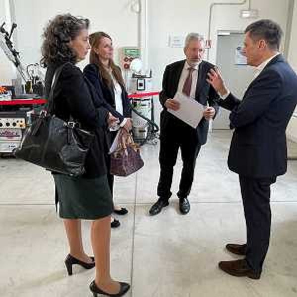 Il presidente Casaleggi (primo da destra) dialoga con i consiglieri Honsell, Capozzi e Pellegrino - Il presidente Casaleggi (primo da destra) dialoga con i consiglieri Honsell, Capozzi e Pellegrino