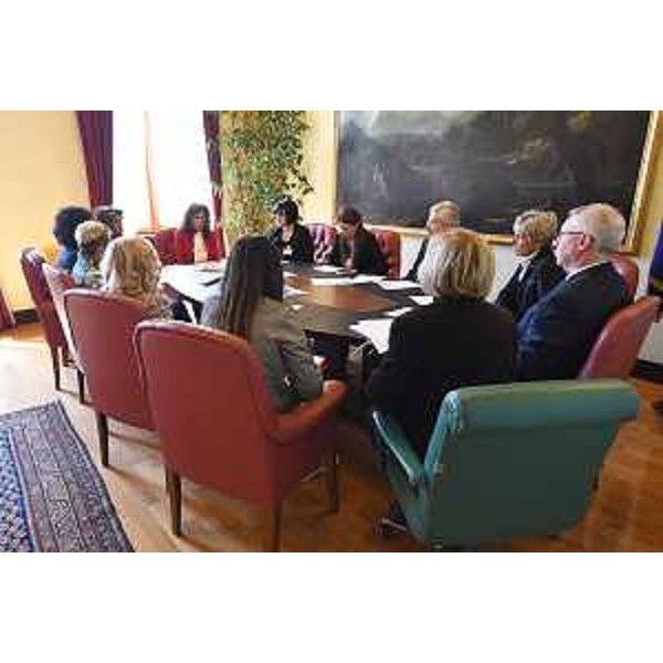 La consegna delle 1.620 firme della petizione gradese alla Presidenza del Consiglio regionale, a Trieste - La consegna delle 1.620 firme della petizione gradese alla Presidenza del Consiglio regionale, a Trieste