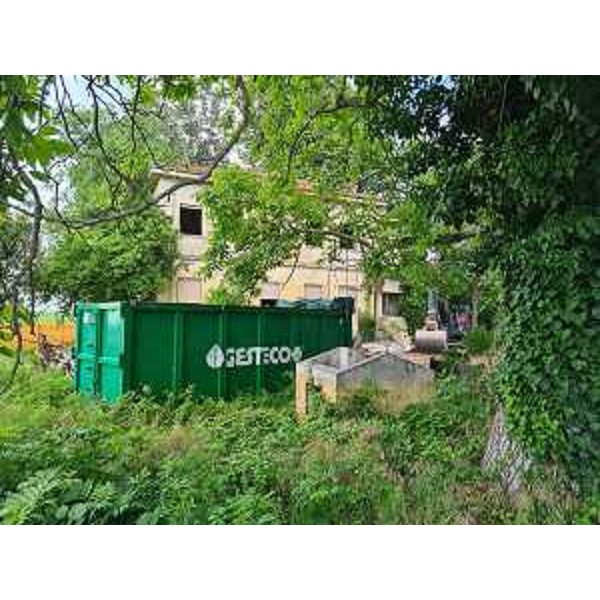 La demolizione dell'ex asilo di Aquileia - La demolizione dell'ex asilo di Aquileia