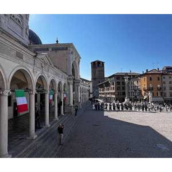 La cerimonia del 2 giugno in piazza Libertà a Udine - La cerimonia del 2 giugno in piazza Libertà a Udine