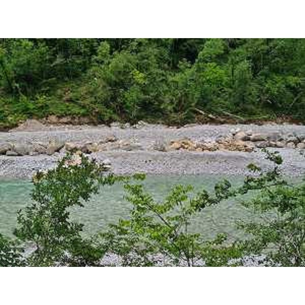 Un dettaglio dei lavori realizzati a Pulfero per la messa in sicurezza della condotta dell'acquedotto lungo il Natisone - Un dettaglio dei lavori realizzati a Pulfero per la messa in sicurezza della condotta dell'acquedotto lungo il Natisone