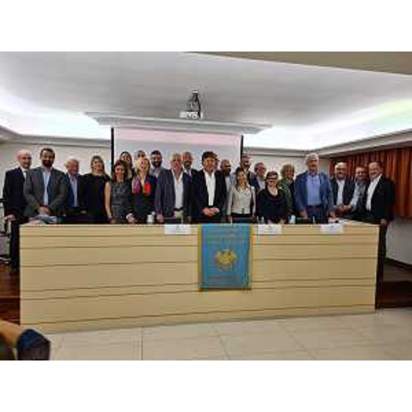 L'assessore regionale Bini, nella sede Ascom di Pordenone, con i rappresentanti dei Disrtetti del commercio, delle categorie e dei sindaci del territorio - L'assessore regionale Bini, nella sede Ascom di Pordenone, con i rappresentanti dei Disrtetti del commercio, delle categorie e dei sindaci del territorio