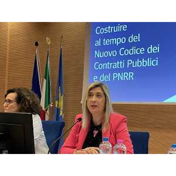 L'assessore regionale a Infrastrutture e territorio Cristina Amirante al seminario sugli appalti pubblici - L'assessore regionale a Infrastrutture e territorio Cristina Amirante al seminario sugli appalti pubblici