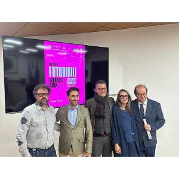Il vice governatore del Friuli Venezia Giulia con delega alla Cultura Mario Anzil, a destra, alla presentazione del festival Futuribili. - Il vice governatore del Friuli Venezia Giulia con delega alla Cultura Mario Anzil, a destra, alla presentazione del festival Futuribili.