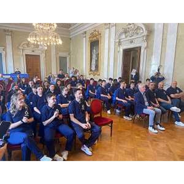 Le due rappresentative regionali di volley maschile under 16 e femminile under 15 ricevute oggi a Trieste dal governatore della Regione - Le due rappresentative regionali di volley maschile under 16 e femminile under 15 ricevute oggi a Trieste dal governatore della Regione