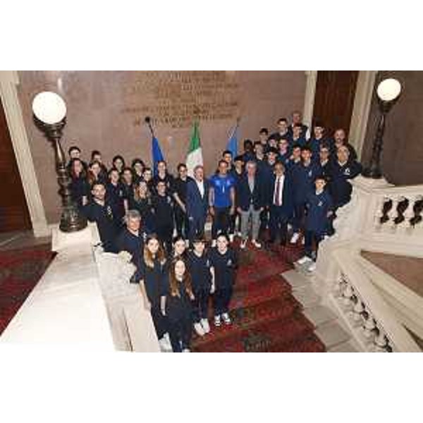 Foto di gruppo della delegazione di volley ricevuta oggi a Trieste dalla Regione - Foto di gruppo della delegazione di volley ricevuta oggi a Trieste dalla Regione 