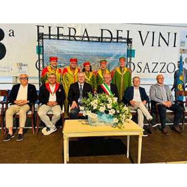 Un'altra bella immagine dell'inaugurazione della Fiera: il presidente Bordin è il terzo da sinistra tra le persone sedute - Un'altra bella immagine dell'inaugurazione della Fiera: il presidente Bordin è il terzo da sinistra tra le persone sedute