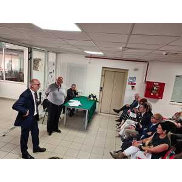 L'assessore Riccardo Riccardi durante il suo intervento alla cerimiona per il trentennale del Centro Giulio Locatelli di Pordenone - L'assessore Riccardo Riccardi durante il suo intervento alla cerimiona per il trentennale del Centro Giulio Locatelli di Pordenone