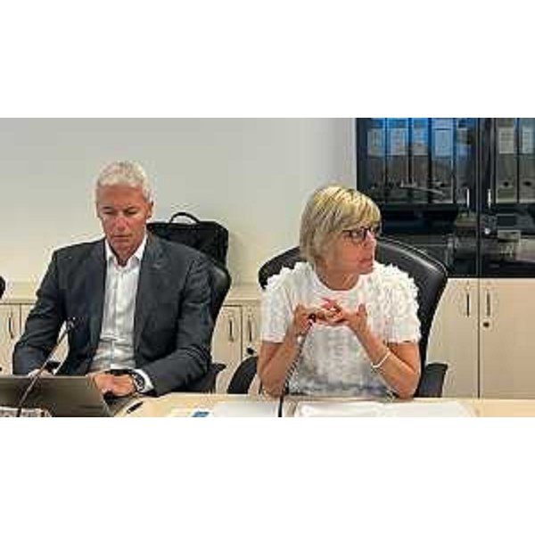 L'assessore Zilli (a destra) durante la seduta del Cal. - L'assessore Zilli (a destra) durante la seduta del Cal.