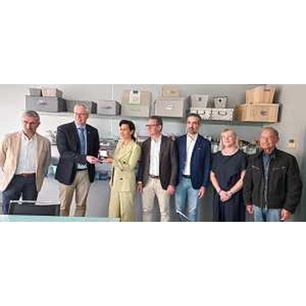 La foto di gruppo finale: il primo da destra è Giancarlo Boaretto, presidente della cooperativa San Mauro, accanto a lui l'assessore di Martignacco Valentina Bordet - La foto di gruppo finale: il primo da destra è Giancarlo Boaretto, presidente della cooperativa San Mauro, accanto a lui l'assessore di Martignacco Valentina Bordet
