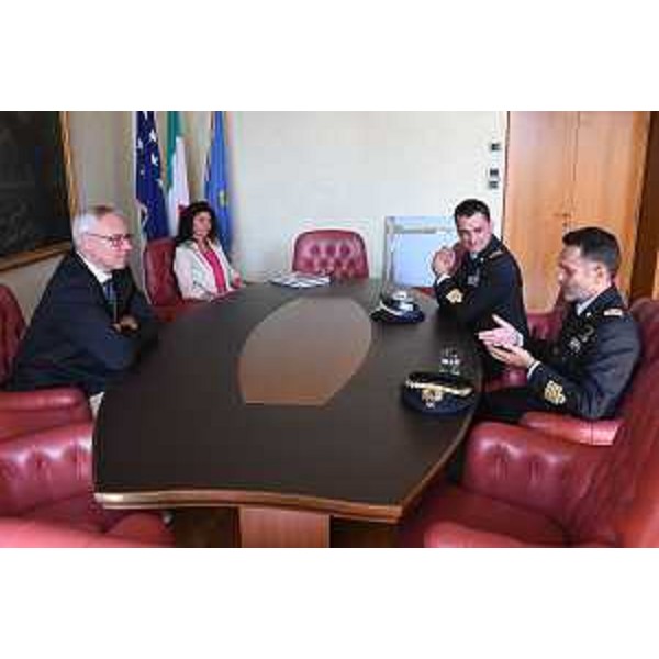 Da sx, il presidente del Cr Fvg, Mauro Bordin, la portavoce Arianna Dreossi, il comandante uscente del Secondo Stormo, Paolo rubino, e il suo successore Giovanni Lodato - Da sx, il presidente del Cr Fvg, Mauro Bordin, la portavoce Arianna Dreossi, il comandante uscente del Secondo Stormo, Paolo rubino, e il suo successore Giovanni Lodato