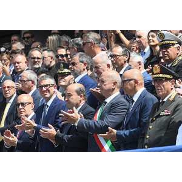 L'assessore regionale alla Sicurezza Pierpaolo Roberti (secondo da sinistra) al giuramento del 225° Corso di Formazione per Allievi Agenti della Polizia di Stato, svoltosi alla Scuola di Polizia Vincenzo Raiola di Trieste. - L'assessore regionale alla Sicurezza Pierpaolo Roberti (secondo da sinistra) al giuramento del 225° Corso di Formazione per Allievi Agenti della Polizia di Stato, svoltosi alla Scuola di Polizia Vincenzo Raiola di Trieste.