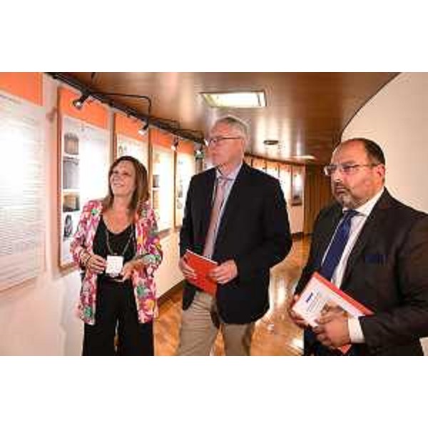 La presidente dell'Associazione culturale bisiaca,Chiara Moimas; il presidente del Cr Fvg, Mauro Bordin; il consigliere regionale Diego Moretti - La presidente dell'Associazione culturale bisiaca,Chiara Moimas; il presidente del Cr Fvg, Mauro Bordin; il consigliere regionale Diego Moretti