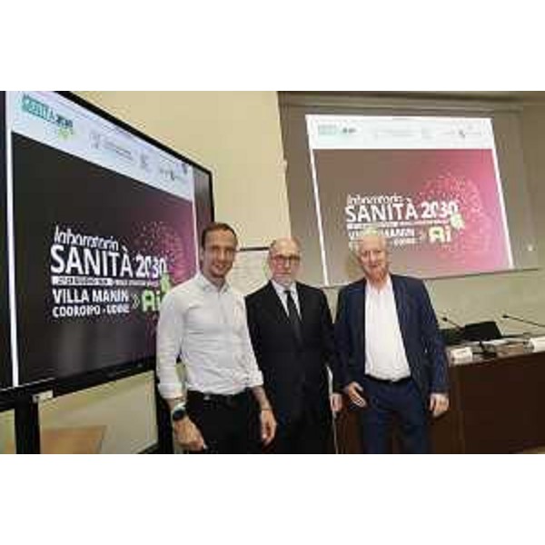 Il governatore Massimiliano Fedriga, l'assessore regionale alla Salute Riccardo Riccardi e Vasco Giannotti, presidente del Forum Risk Mangament in Sanità - Il governatore Massimiliano Fedriga, l'assessore regionale alla Salute Riccardo Riccardi e Vasco Giannotti, presidente del Forum Risk Mangament in Sanità