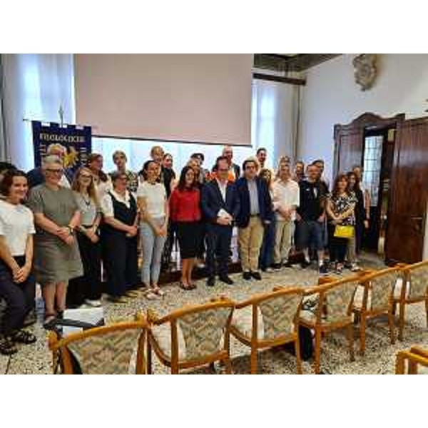 Foto di gruppo al termine dell'incontro svoltosi oggi a Udine alla presenza del vicegovernatore Mario Anzil - Foto di gruppo al termine dell'incontro svoltosi oggi a Udine alla presenza del vicegovernatore Mario Anzil
