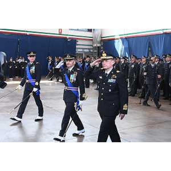 Il generale Luigi Del Bene (a destra) assieme al comandante Rubino (sullo sfondo) e al comandante Lovato (al centro) - Il generale Luigi Del Bene (a destra) assieme al comandante Rubino (sullo sfondo) e al comandante Lovato (al centro)