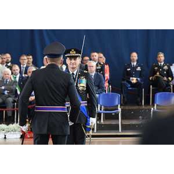 Il passaggio della bandiera di guerra, sotto gli occhi del presidente Bordin - Il passaggio della bandiera di guerra, sotto gli occhi del presidente Bordin