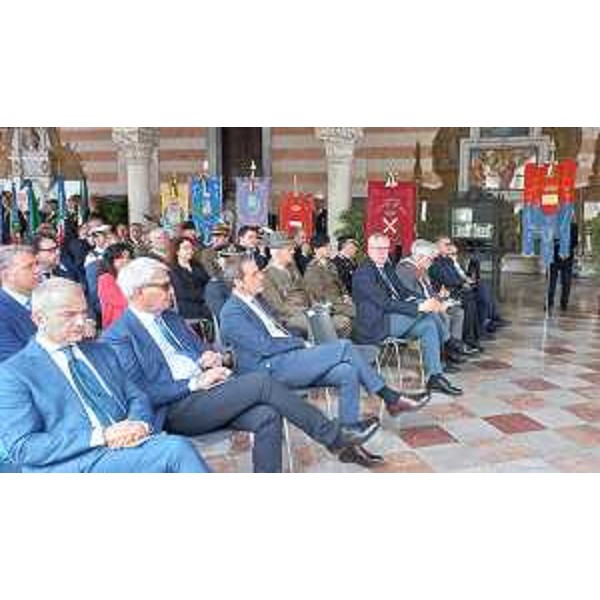 La platea che ha assistito alla cerimonia alla Loggia del Lionello di Udine - La platea che ha assistito alla cerimonia alla Loggia del Lionello di Udine