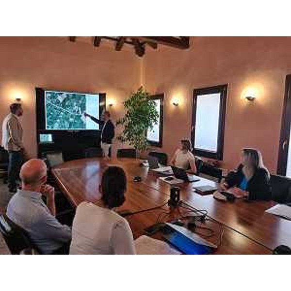 L'illustrazione, alla presenza dell'assessore Cristina Amirante, da parte dei tecnici Fvg Strade della nuova ipotesi progettuale rigurdante la ex Sp 21 tra Bannia e San Vito al Tagliamento - L'illustrazione, alla presenza dell'assessore Cristina Amirante, da parte dei tecnici Fvg Strade della nuova ipotesi progettuale rigurdante la ex Sp 21 tra Bannia e San Vito al Tagliamento