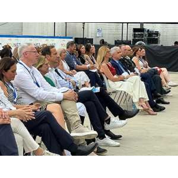 Il presidente Bordin in prima fila, dove si riconosce anche il governatore, Massimiliano Fedriga - Il presidente Bordin in prima fila, dove si riconosce anche il governatore, Massimiliano Fedriga