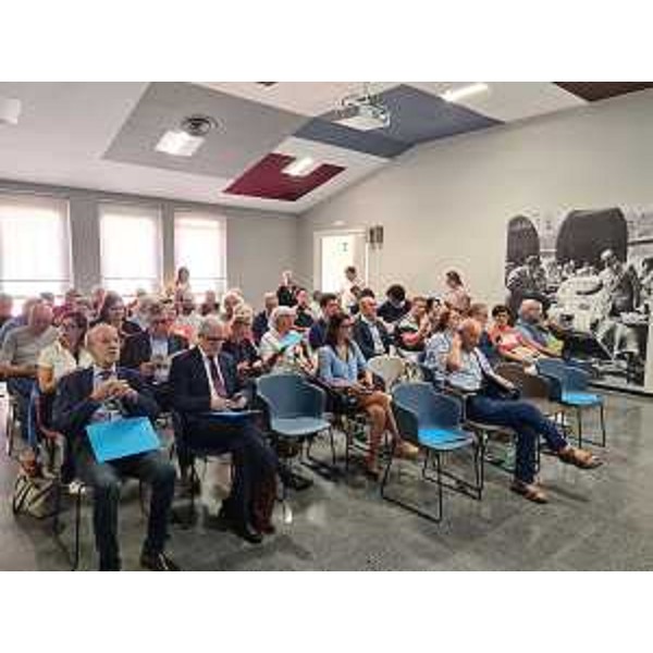 I partecipanti alla presentazione delle iniziative sul fronte della disabilità nel Municipio di Pordenone. - I partecipanti alla presentazione delle iniziative sul fronte della disabilità nel Municipio di Pordenone.