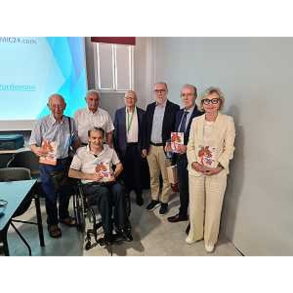 L'assessore regionale Riccardo Riccardi, al centro, con i rappresentanti della Consulta delle associazioni delle persone con disabilità e dell'Associazione nazionale mutilati e invalidi civili di Pordenone. - L'assessore regionale Riccardo Riccardi, al centro, con i rappresentanti della Consulta delle associazioni delle persone con disabilità e dell'Associazione nazionale mutilati e invalidi civili di Pordenone.