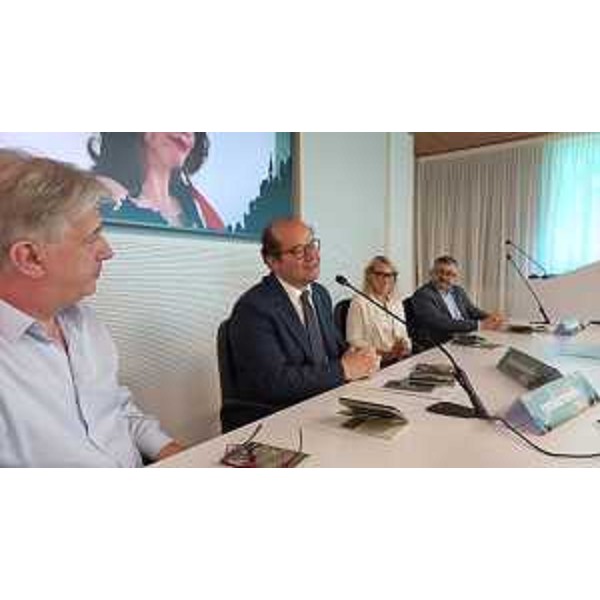 Il vicegovernatore con delega alla Cultura del Friuli Venezia Giulia Mario Anzil alla presentazione di Carniarmonie 2024 - Il vicegovernatore con delega alla Cultura del Friuli Venezia Giulia Mario Anzil alla presentazione di Carniarmonie 2024