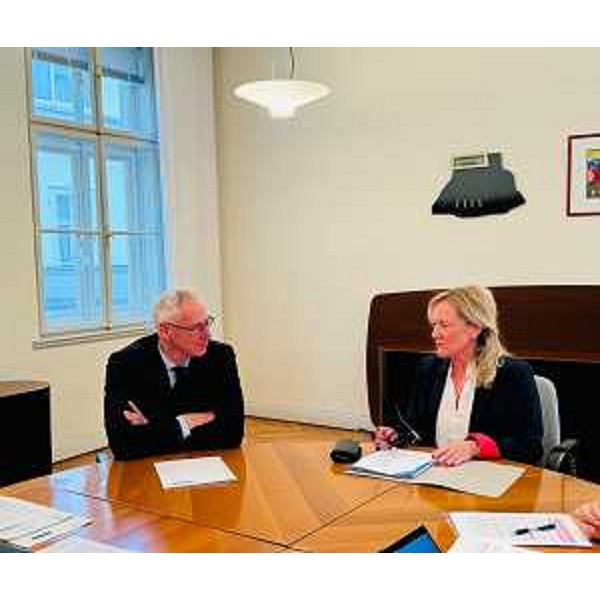 Il presidente del Cr Fvg, Mauro Bordin, con la presidente della Commissione paritetica, Elena D'Orlando - Il presidente del Cr Fvg, Mauro Bordin, con la presidente della Commissione paritetica, Elena D'Orlando