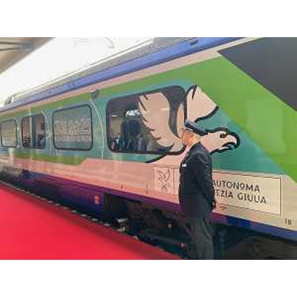 Il nuovo treno regionale modello Blues con la livrea GO!2025 - Il nuovo treno regionale modello Blues con la livrea GO!2025