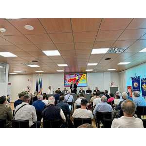 L'affollata platea che ha assistito alla presentazione - L'affollata platea che ha assistito alla presentazione 