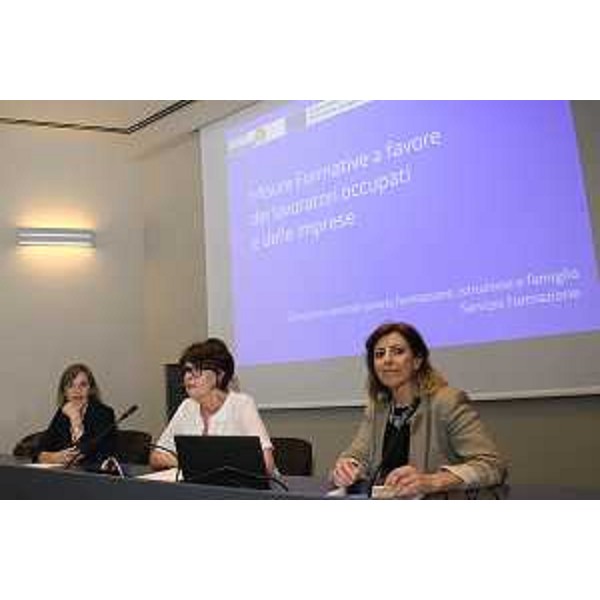 Un momento della presentazione dei nuovi programmi formativi per le imprese - Un momento della presentazione dei nuovi programmi formativi per le imprese