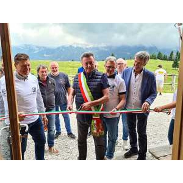 L'assessore Zannier all'inaugurazione del nuovo caseificio - L'assessore Zannier all'inaugurazione del nuovo caseificio