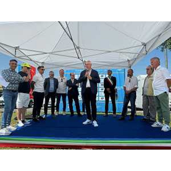 Il presidente Bordin prende la parola all'inaugurazione degli spogliatoi, a Rivignano Teor - Il presidente Bordin prende la parola all'inaugurazione degli spogliatoi, a Rivignano Teor