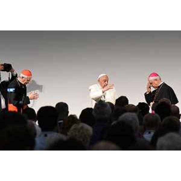 La benedizione impartita da Papa Francesco al centro congressi Generali in Porto Vecchio, a Trieste - La benedizione impartita da Papa Francesco al centro congressi Generali in Porto Vecchio, a Trieste