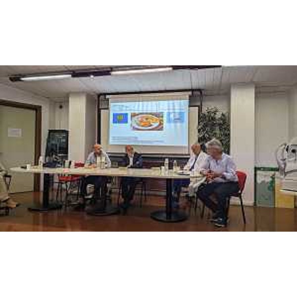 L'intervento dell'ex presidente della Regione Renzo Tondo che ha portato la sua testimonianza durante al presentazione del pogetto Frico-plus - L'intervento dell'ex presidente della Regione Renzo Tondo che ha portato la sua testimonianza durante al presentazione del pogetto Frico-plus