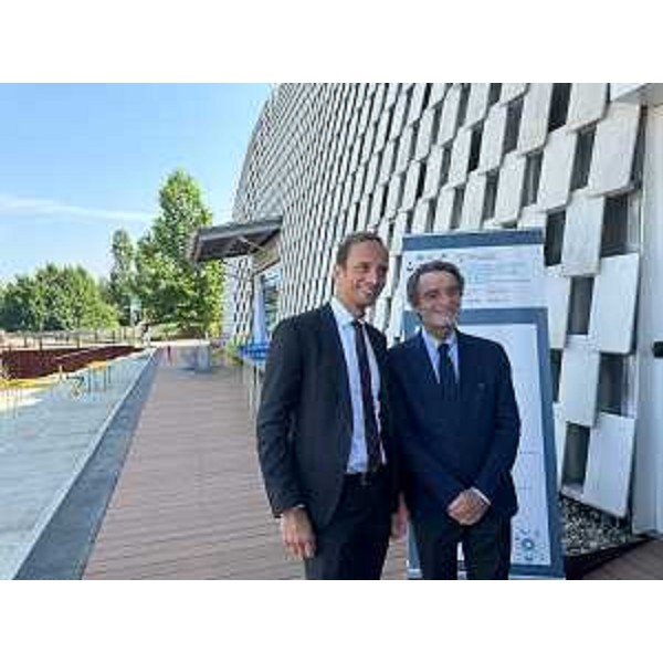 Il governatore della Regione Friuli Venezia Giulia Massimiliano Fedriga con il presidente della Regione Lombardia Attilio Fontana a Milano in occasione del convegno svoltosi all'Innovation District - Il governatore della Regione Friuli Venezia Giulia Massimiliano Fedriga con il presidente della Regione Lombardia Attilio Fontana a Milano in occasione del convegno svoltosi all'Innovation District