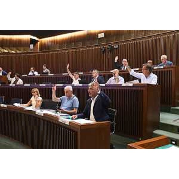 I banchi della Maggioranza durante una fase del voto in I Commissione - I banchi della Maggioranza durante una fase del voto in I Commissione