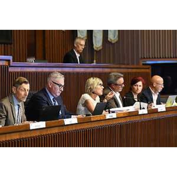 L'assessore regionale Barbara Zilli durante il suo intervento relativo all'art 7 in I Commissione integrata - L'assessore regionale Barbara Zilli durante il suo intervento relativo all'art 7 in I Commissione integrata